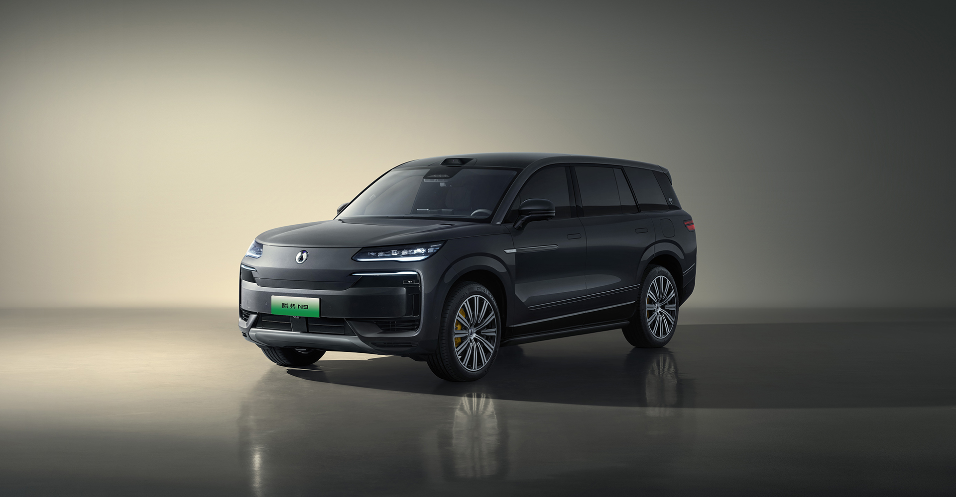 
								Denza N9 “Yi San Fang” PHEV 1300 Prestige Edition full									