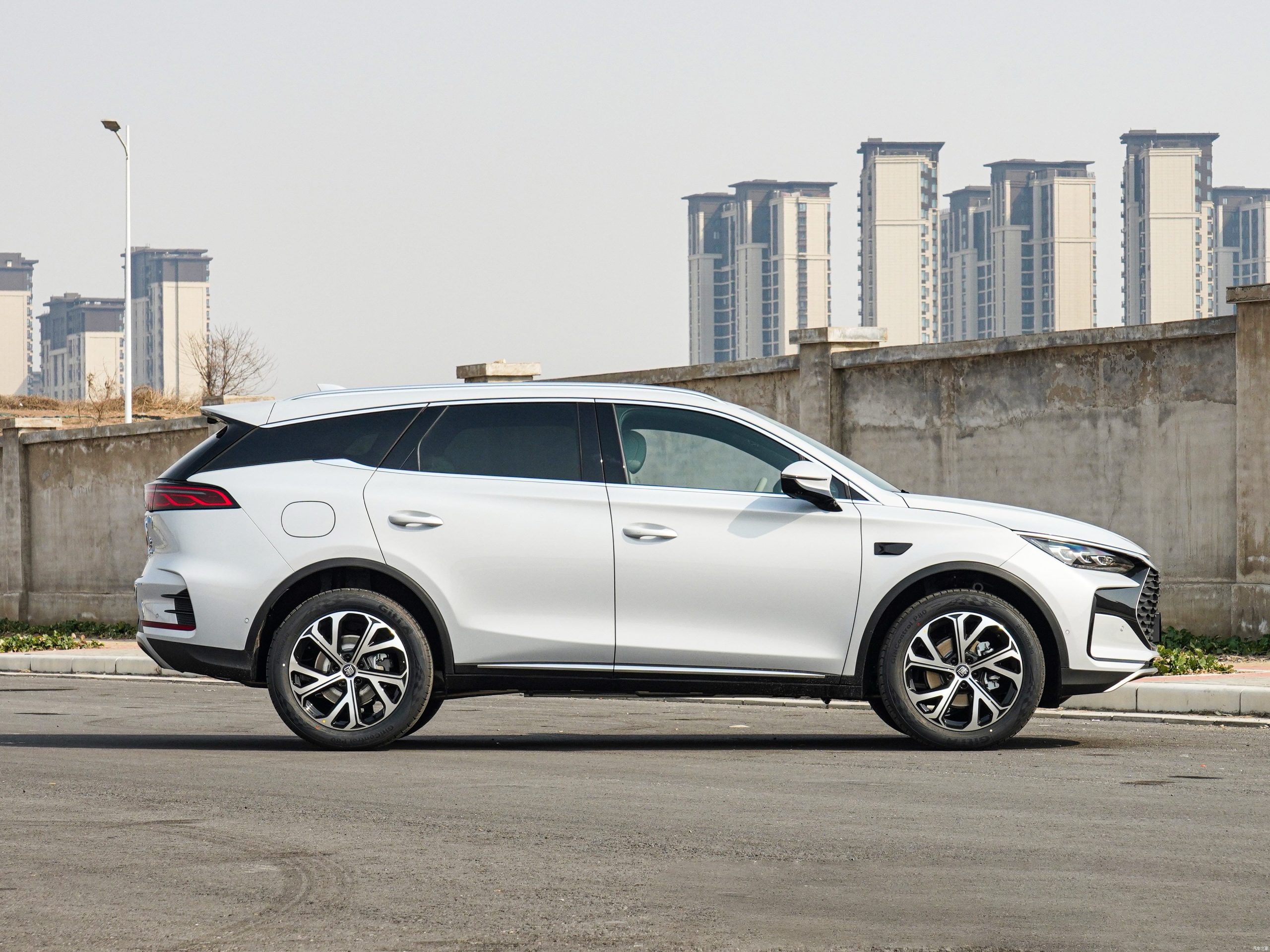 
								BYD Tang DM-i Intelligent Driving Edition – Premium 115KM (PHEV) full									