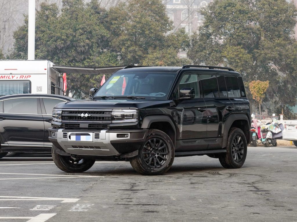 Formula Leopard 5 2023 Explorer Edition — Night Shadow Black