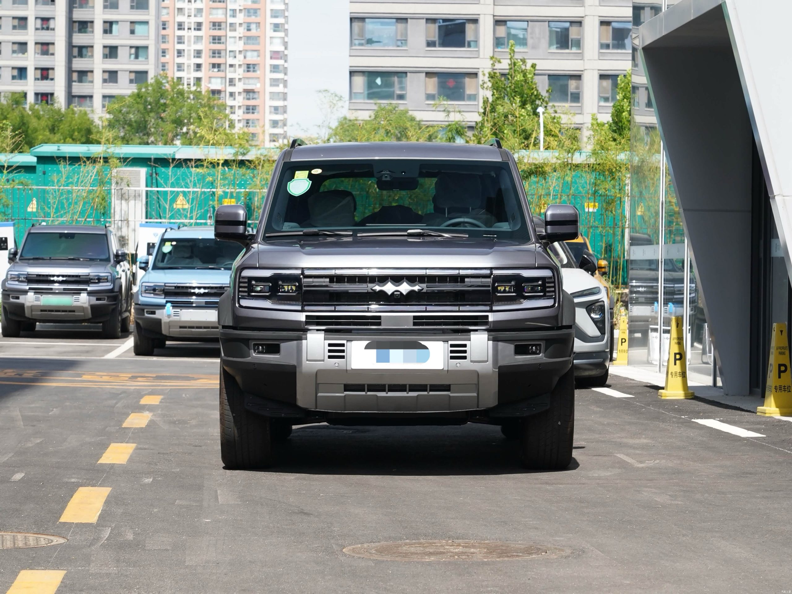 
								Formula Leopard 5 2023 Explorer Edition—Peak Gray full									