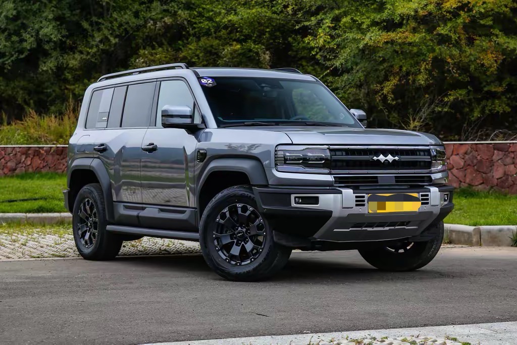 
								Formula Leopard 5 2023 Navigator Edition Peak Gray full									