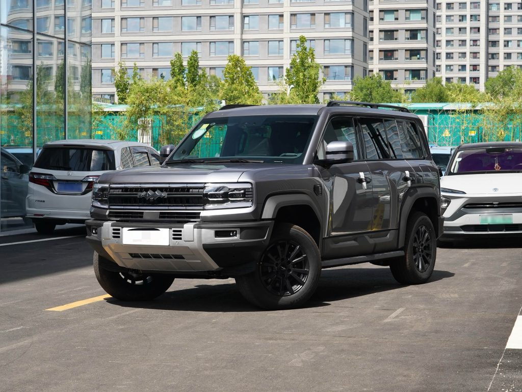 Formula Leopard 5 2023 Explorer Edition—Peak Gray