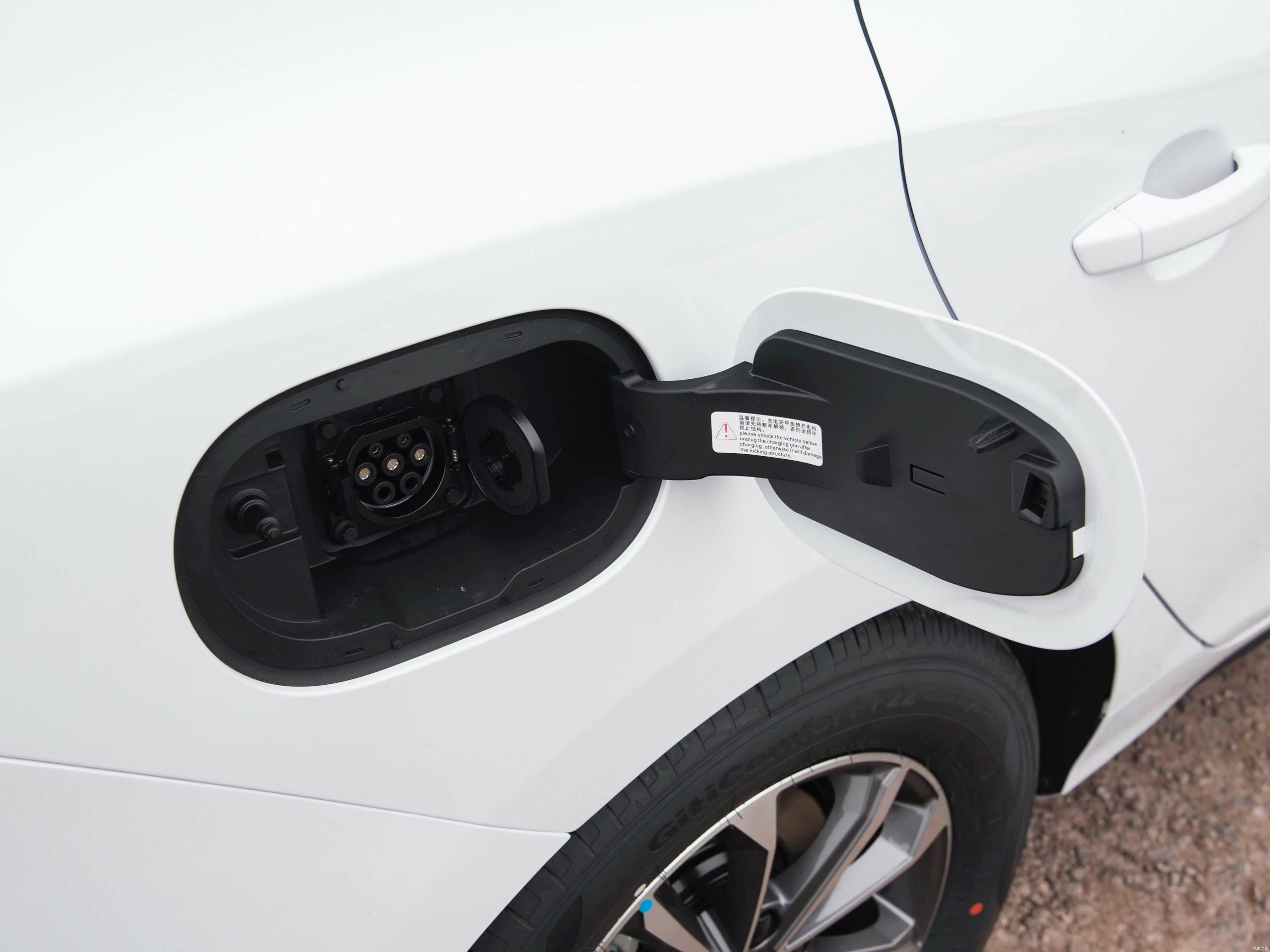 
								Destroyer 05 Honor Edition DM-i 55KM Luxury Trim full									