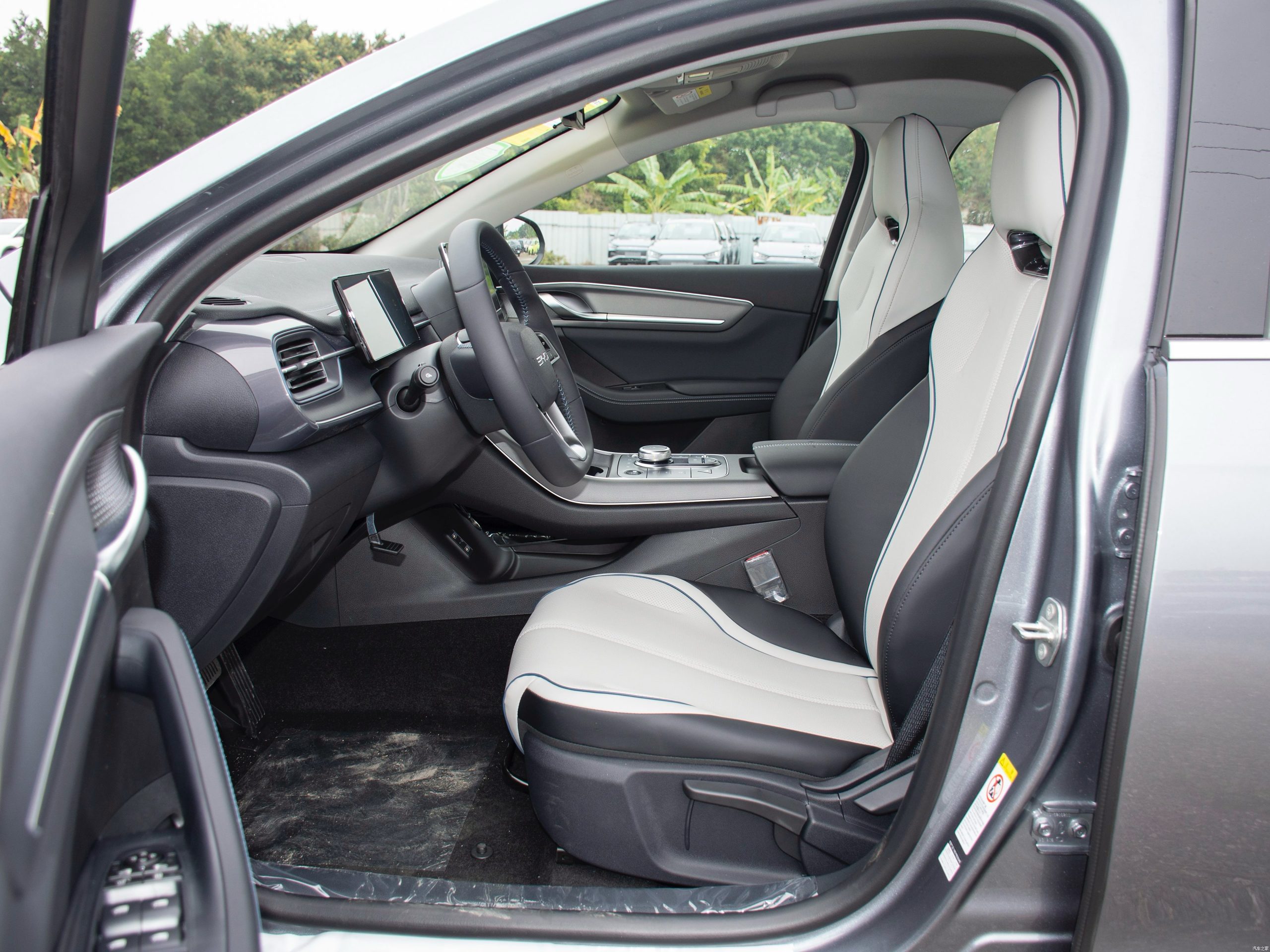 
								Destroyer 05 Honor Edition DM-i 55KM Luxury Trim full									