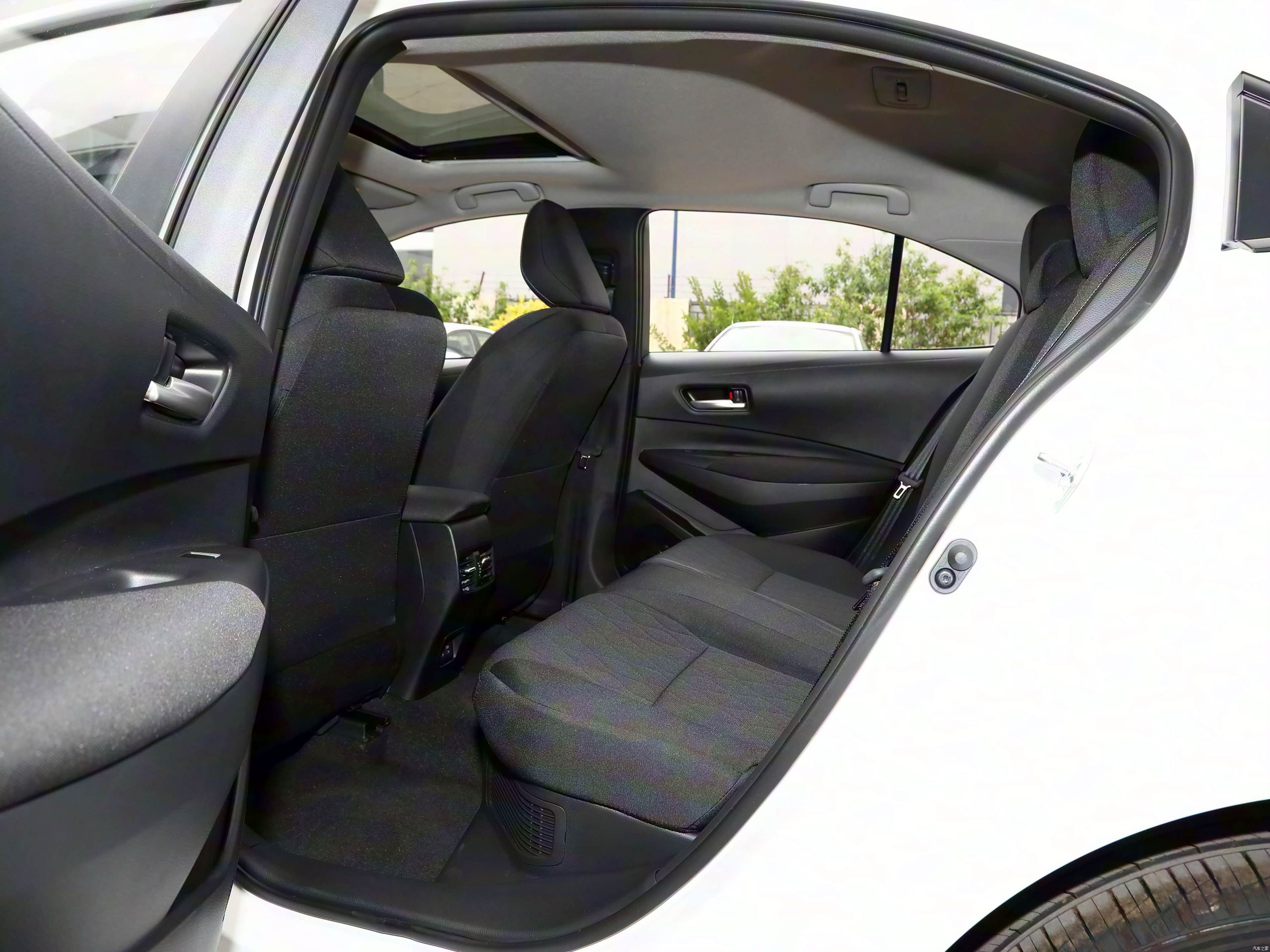 
								2025 Toyota Corolla 1.8L Hybrid Elite Edition full									