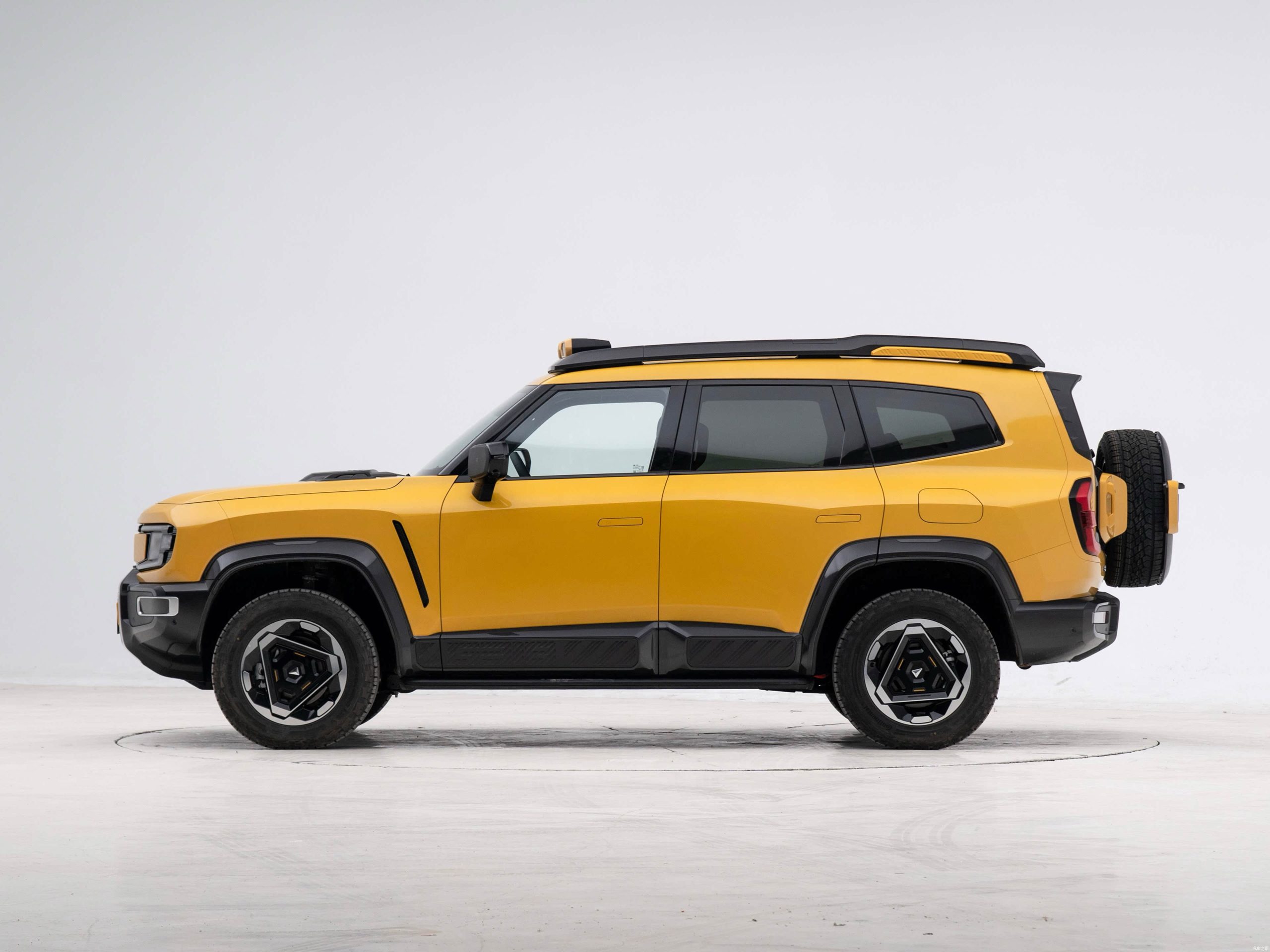 
								2025 Deepal G318 Extended-Range SUV full									