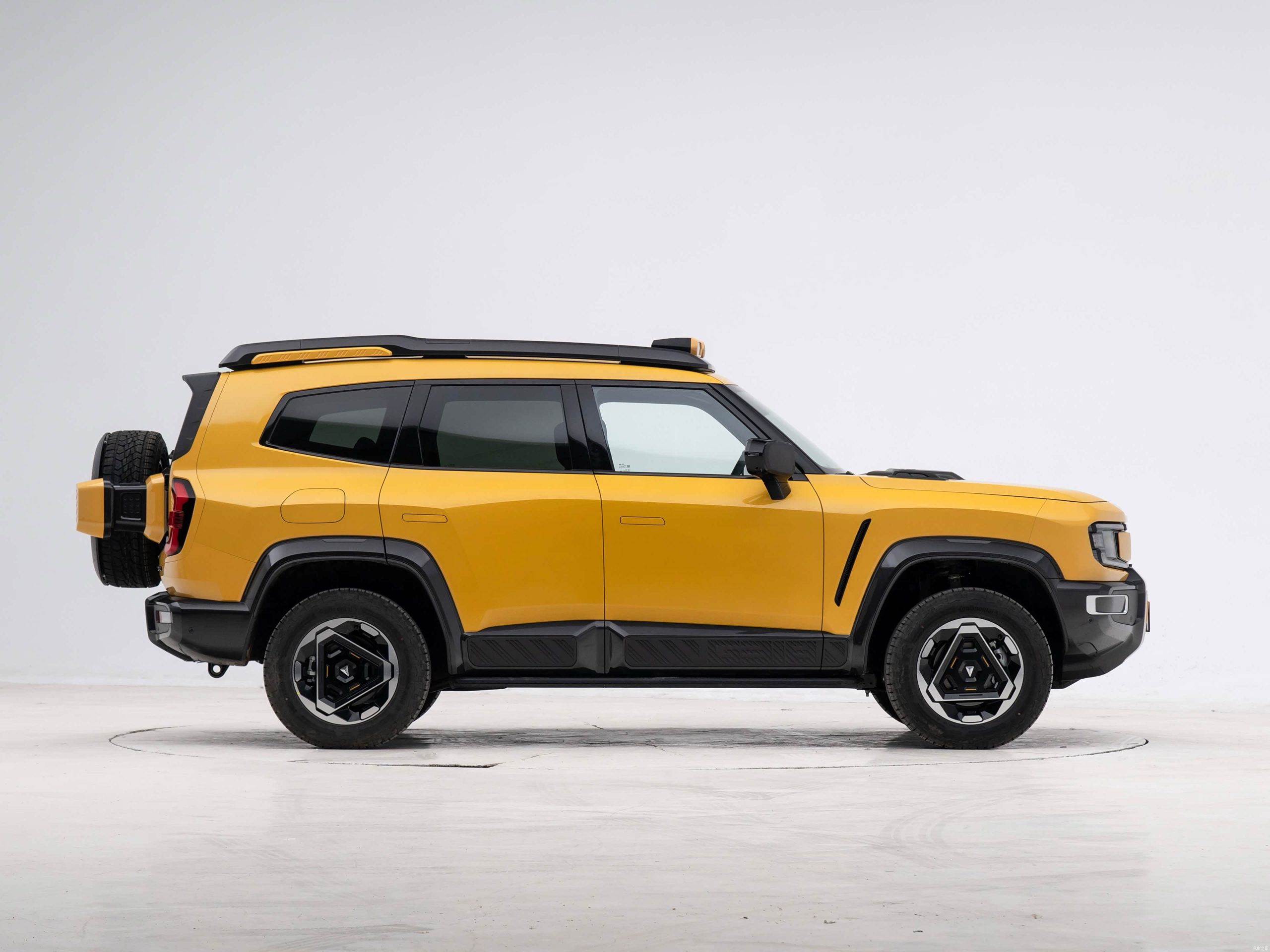 
								2025 Deepal G318 Extended-Range SUV full									