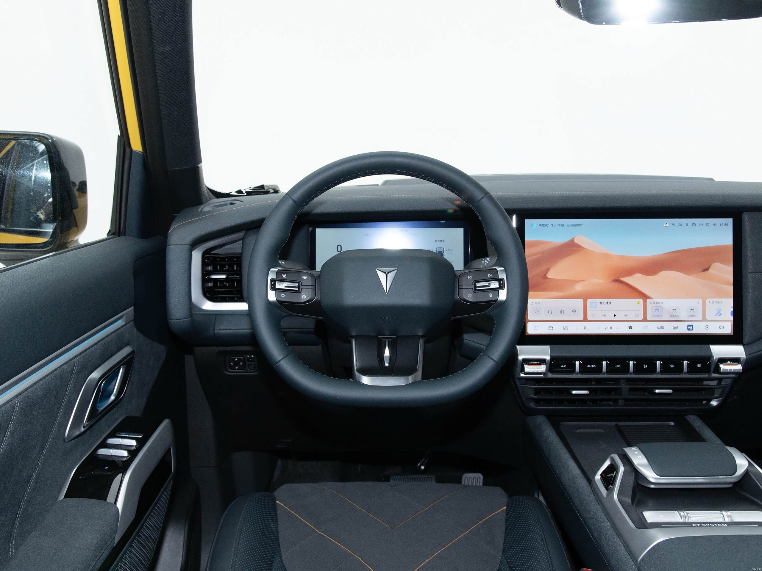 
								2025 Deepal G318 Extended-Range SUV full									